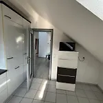 Am Flughafen Apartman *
